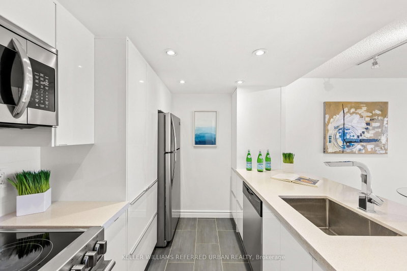 1003 - 725 King Street W