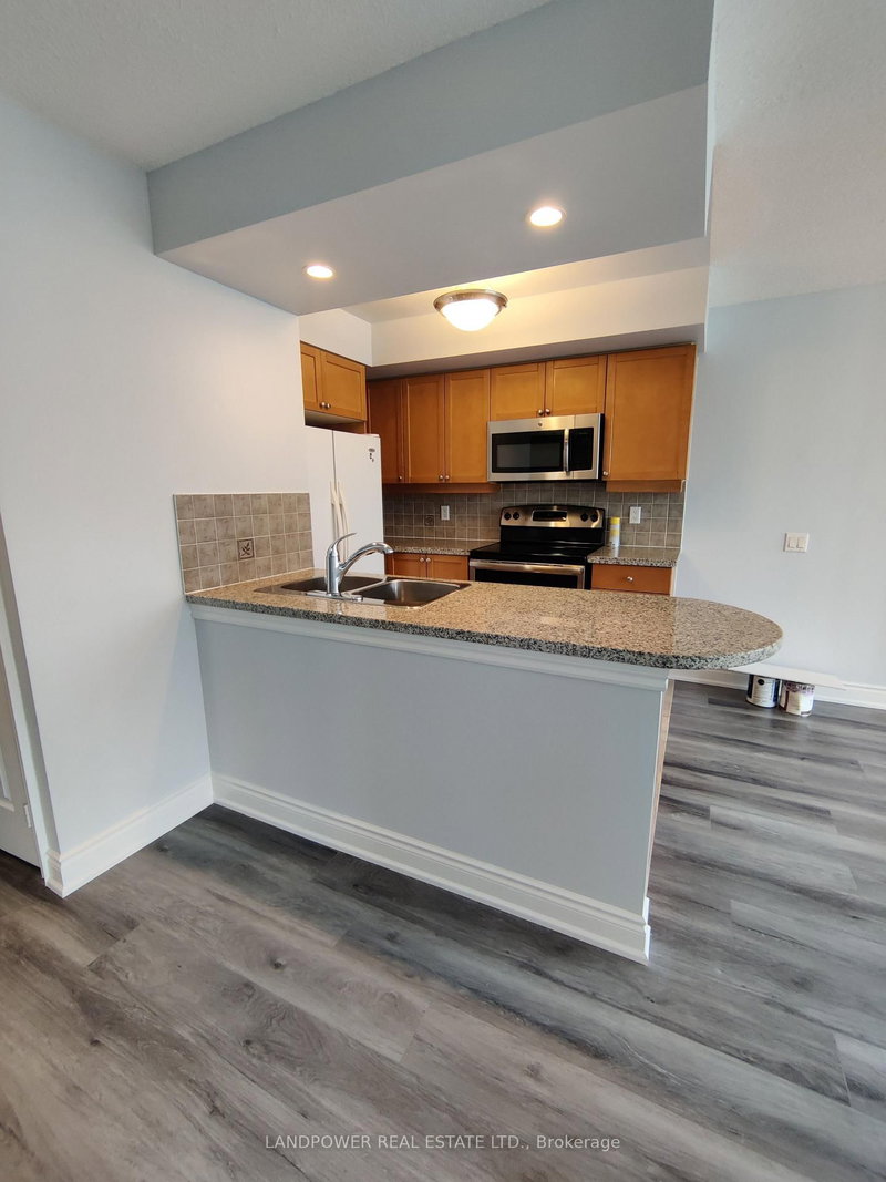906 - 10 Northtown Way