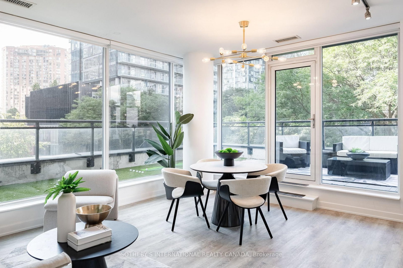 17 Dundonald Street • #302 • Toronto, ON photo 10