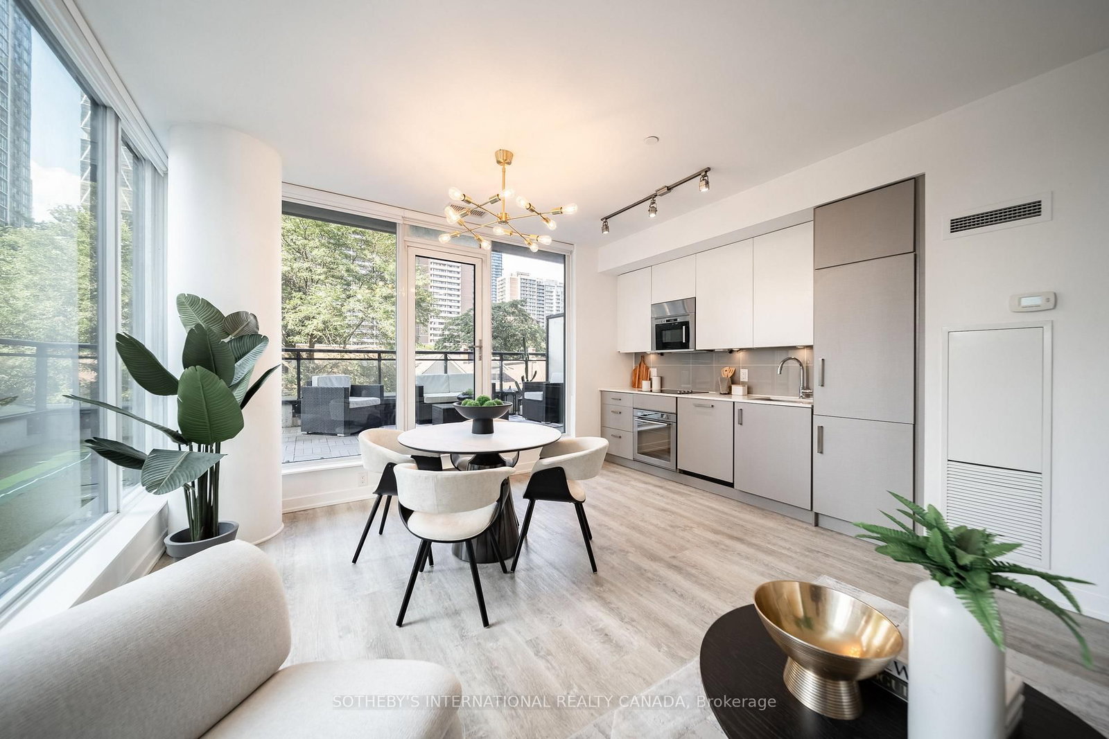 17 Dundonald Street • #302 • Toronto, ON photo 12