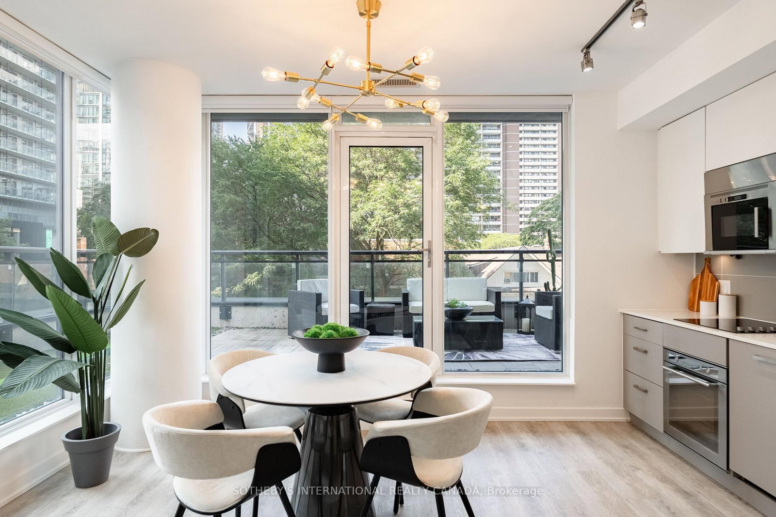 17 Dundonald Street • #302 • Toronto, ON photo 13