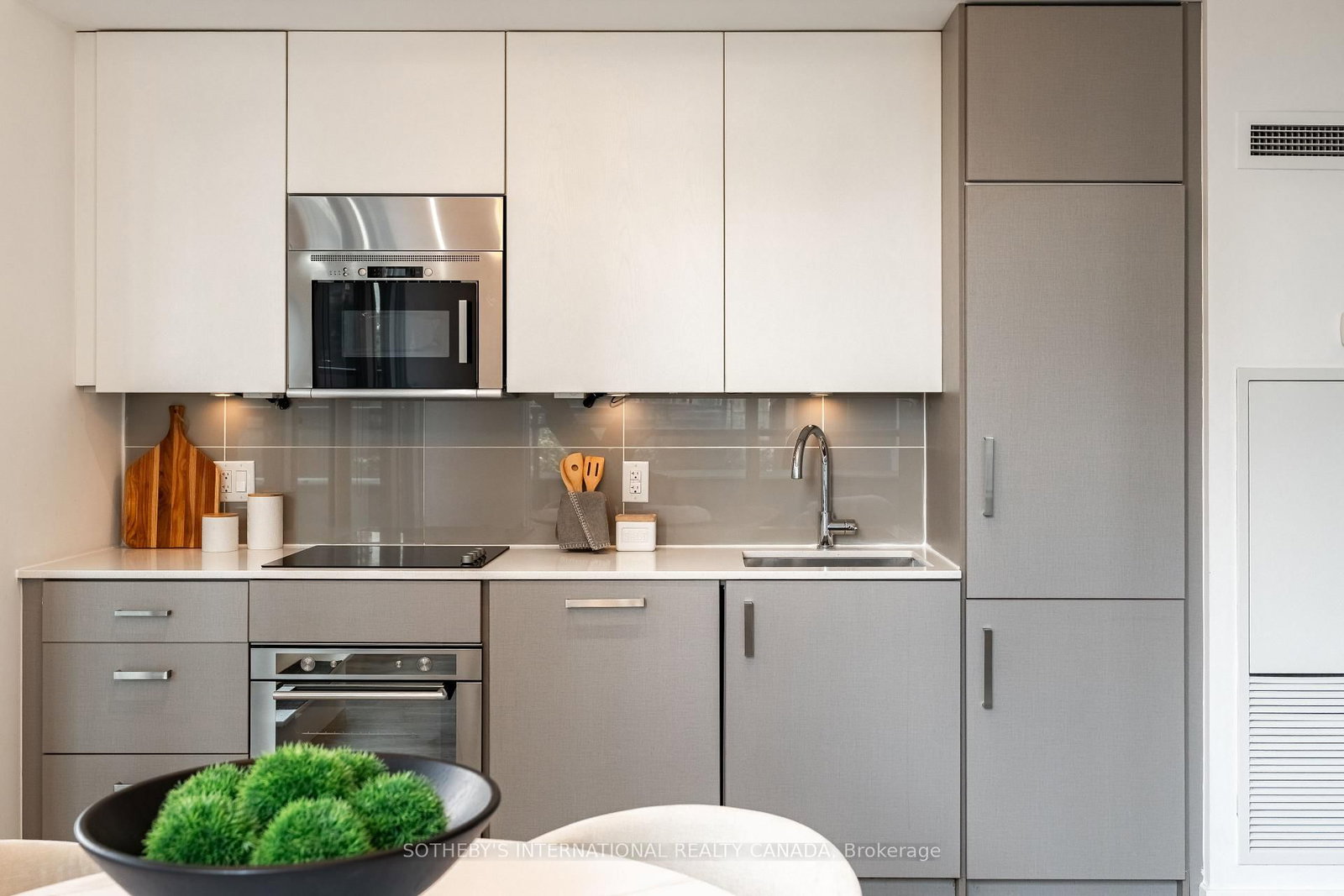 17 Dundonald Street • #302 • Toronto, ON photo 15