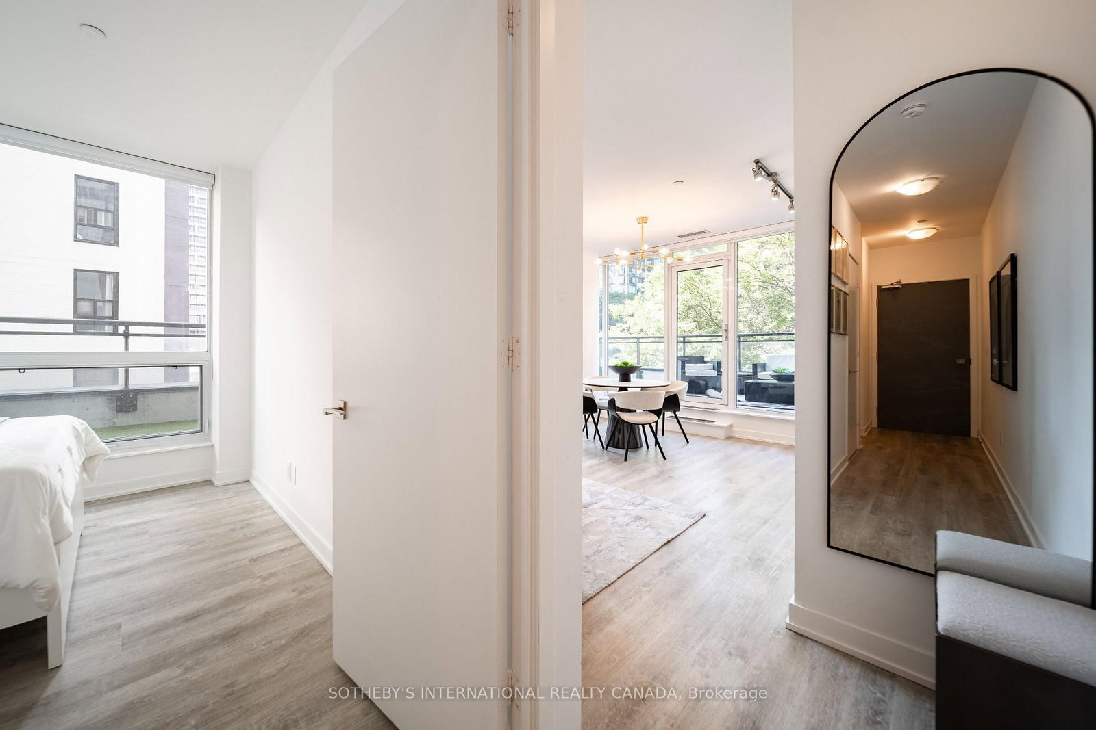 17 Dundonald Street • #302 • Toronto, ON photo 6