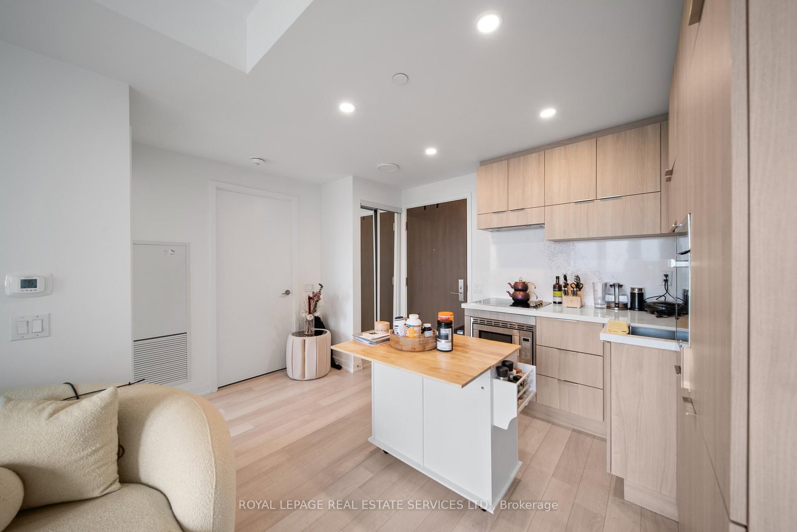 4207 - 39 Roehampton Avenue, Toronto 2
