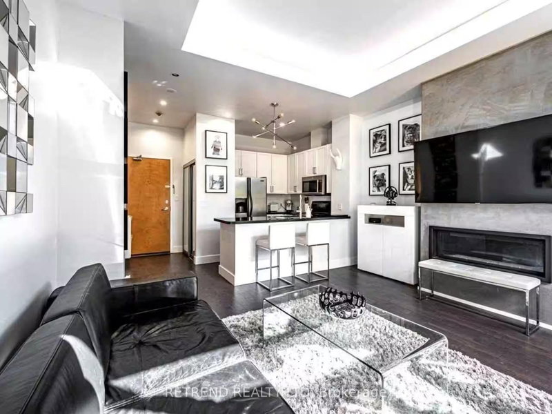 209 - 8 wellesley Street E