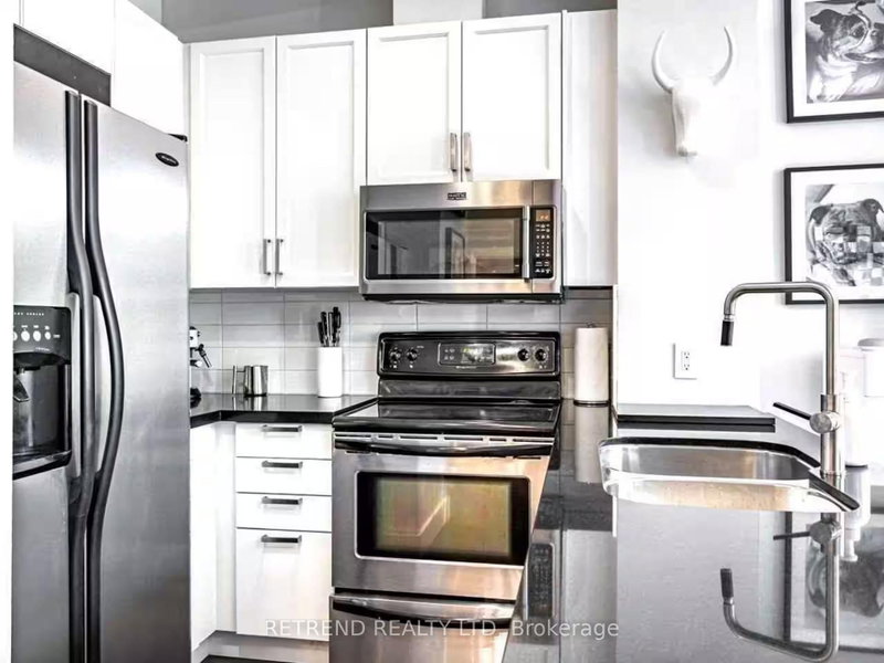 209 - 8 wellesley Street E