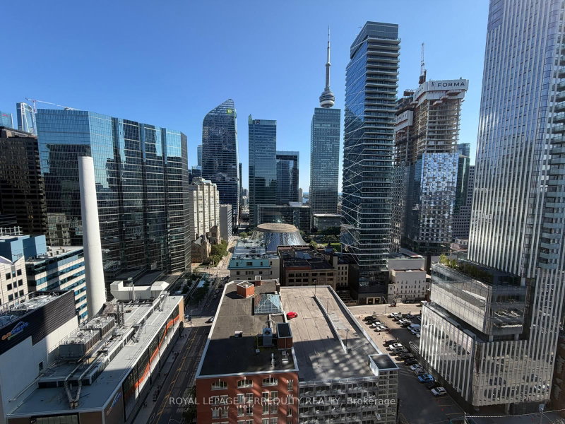 2209 - 126 Simcoe Street