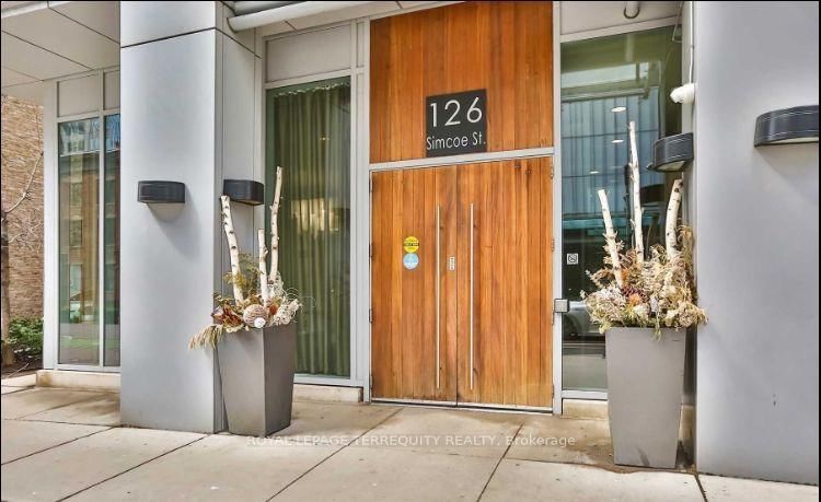 2209 - 126 Simcoe Street