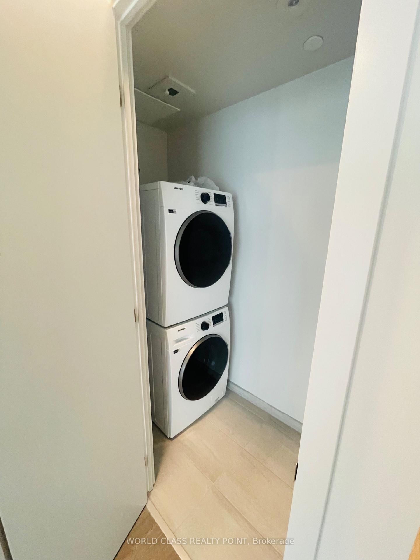 8 Cumberland Street • #2404 • Toronto, ON photo 11