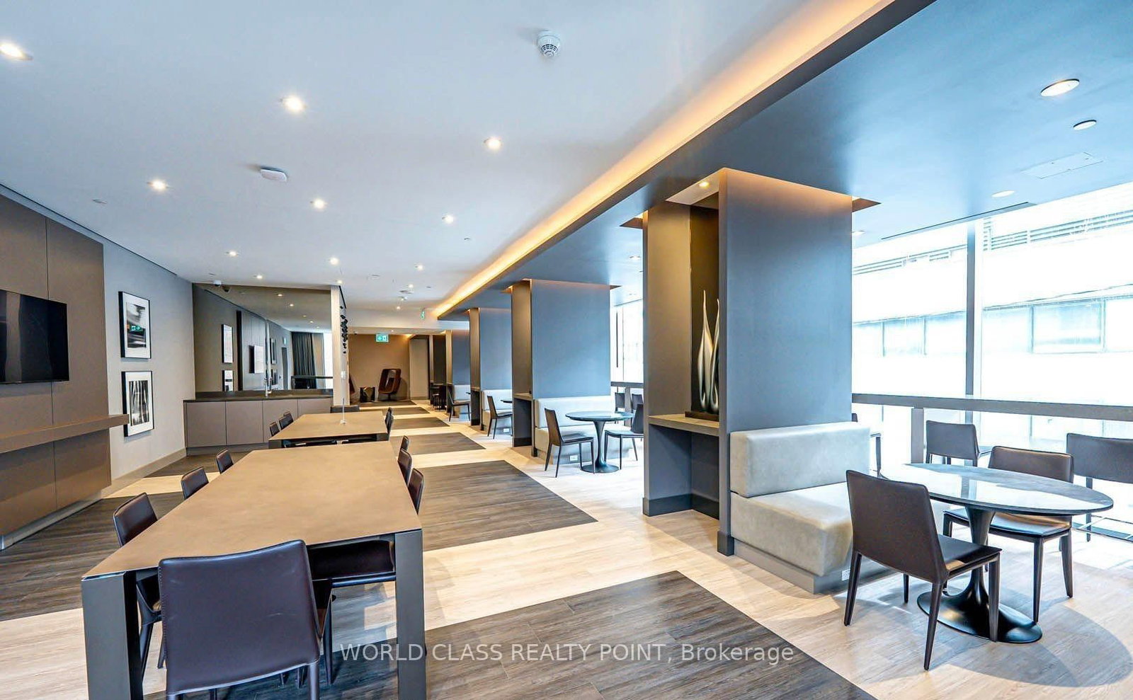 8 Cumberland Street • #2404 • Toronto, ON photo 12