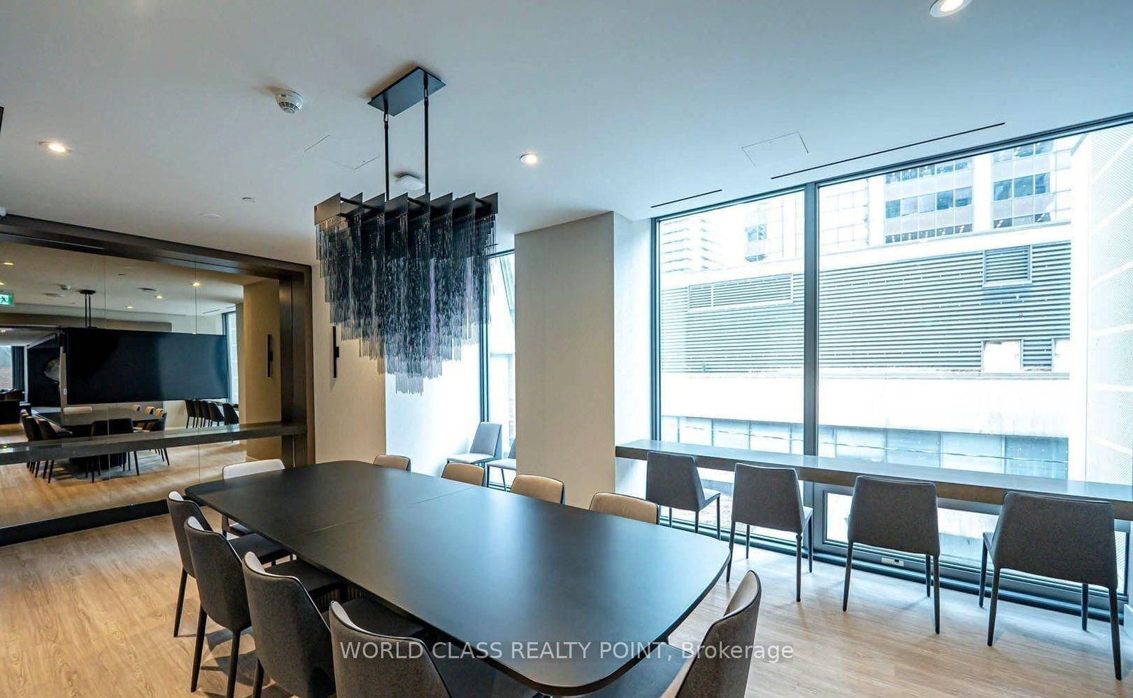 8 Cumberland Street • #2404 • Toronto, ON photo 17
