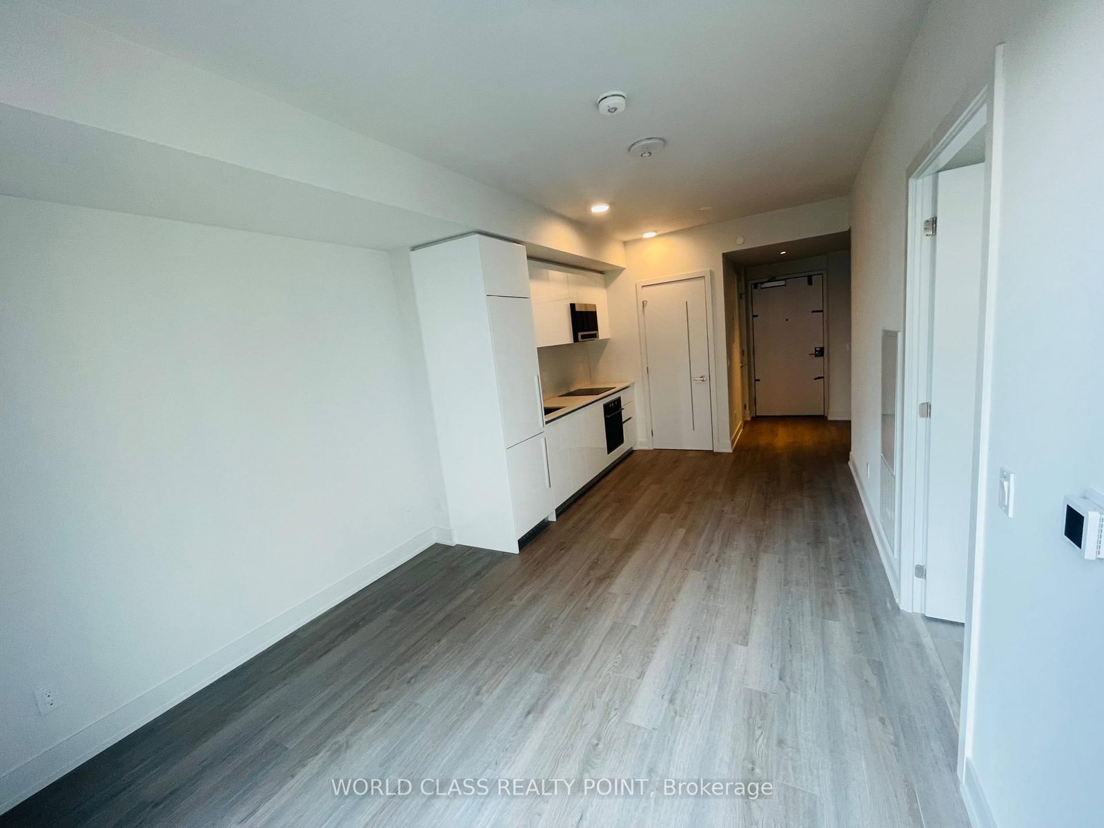 8 Cumberland Street • #2404 • Toronto, ON photo 3