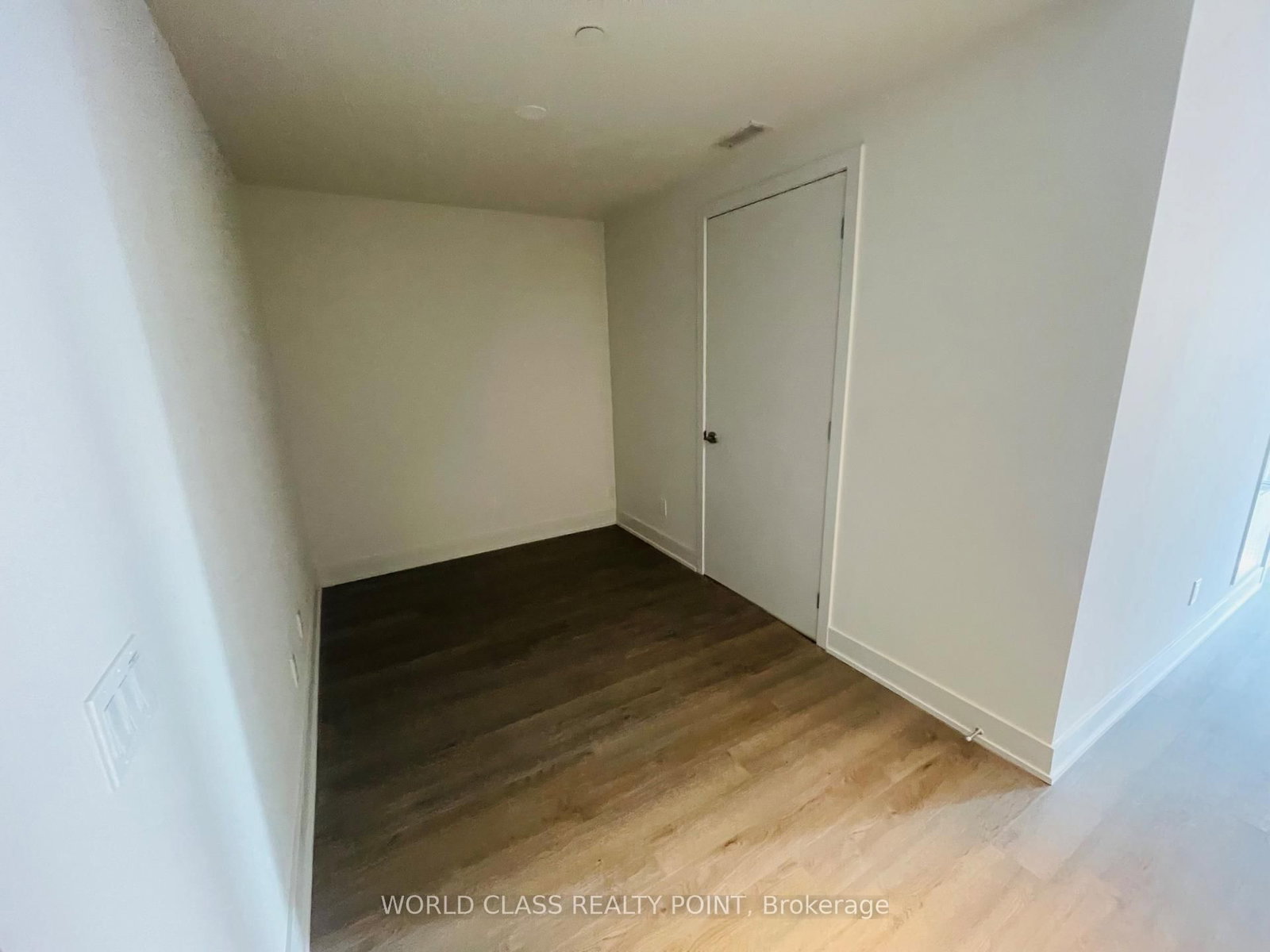 8 Cumberland Street • #2404 • Toronto, ON photo 4