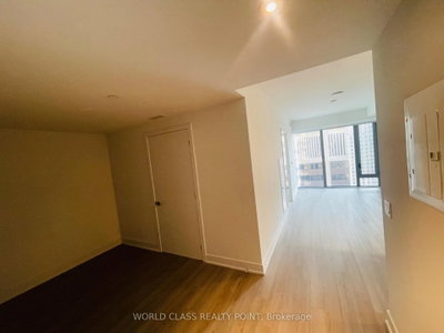 8 Cumberland Street • #2404 • Toronto, ON photo 5