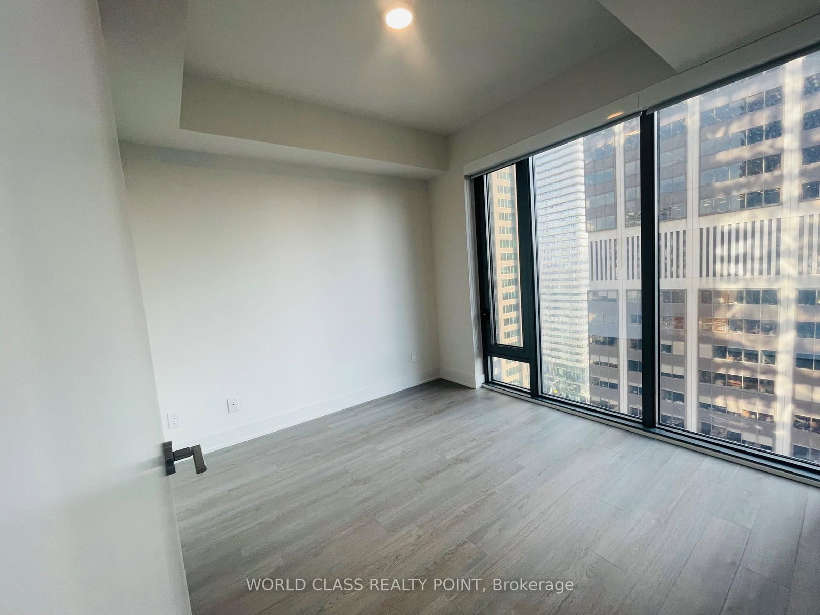 8 Cumberland Street • #2404 • Toronto, ON photo 6