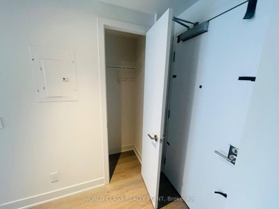 8 Cumberland Street • #2404 • Toronto, ON photo 7