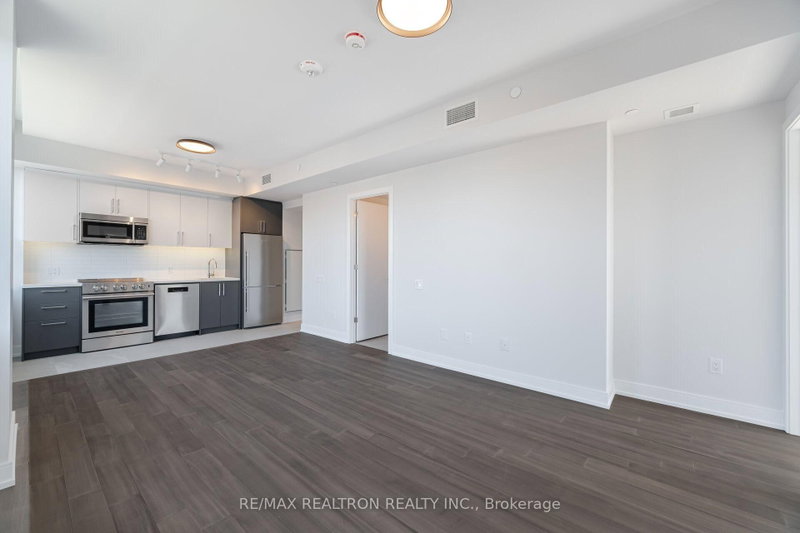 203 - 664 Spadina Avenue