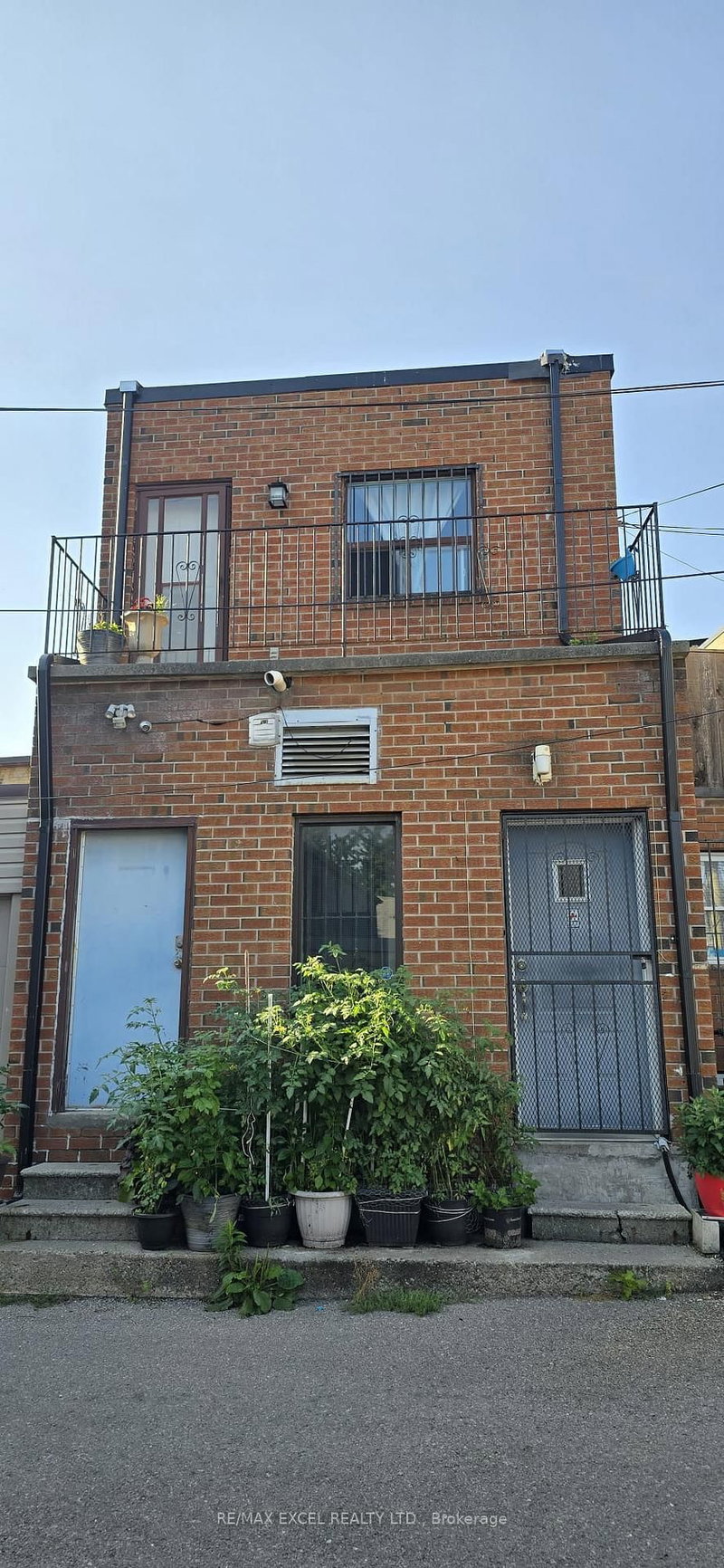 Rear - 1584 Dundas Street W