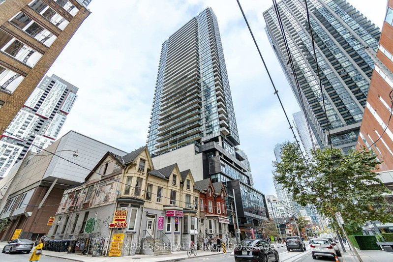 1008 - 290 Adelaide Street W