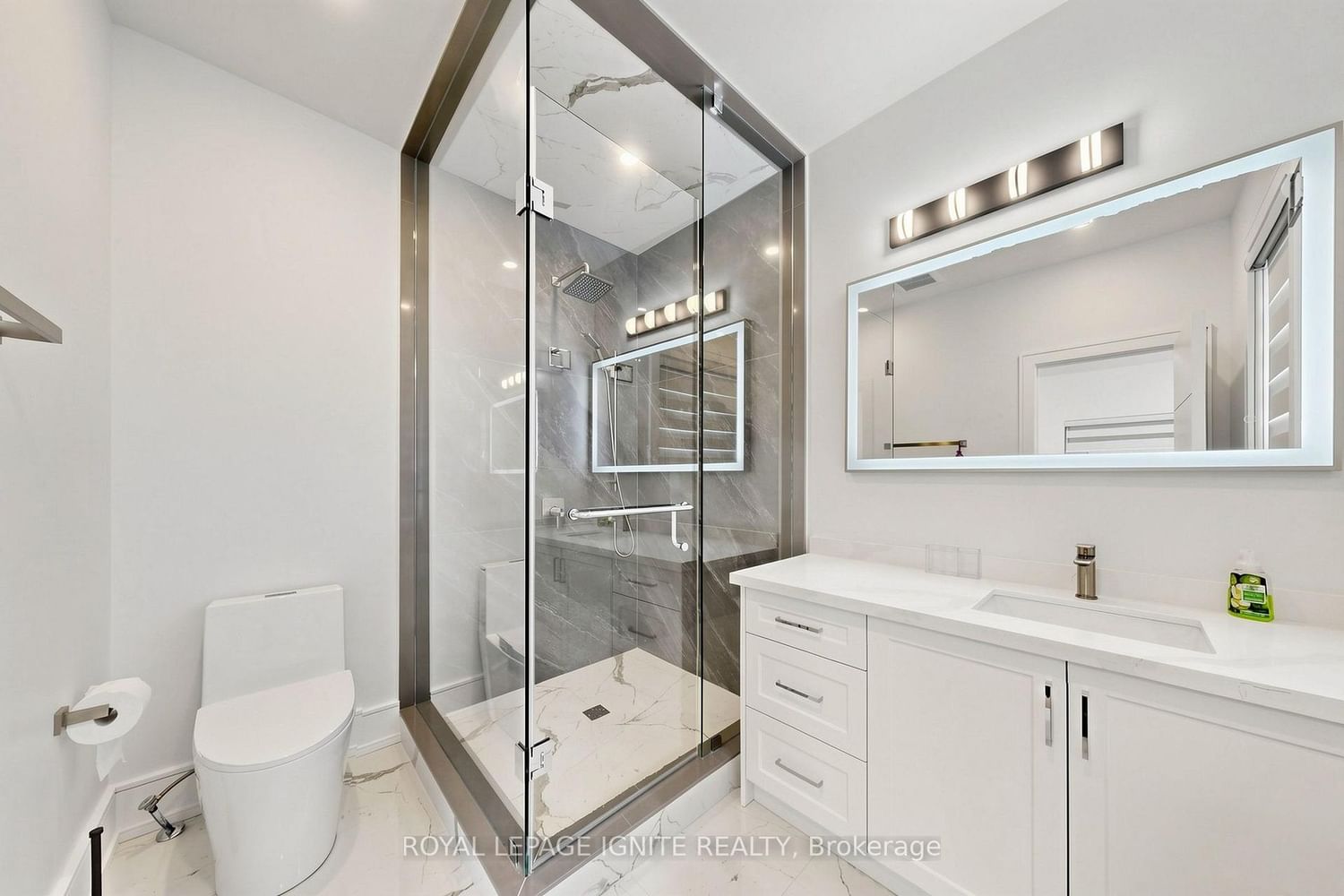 26 Devondale Avenue • Toronto, ON photo 14