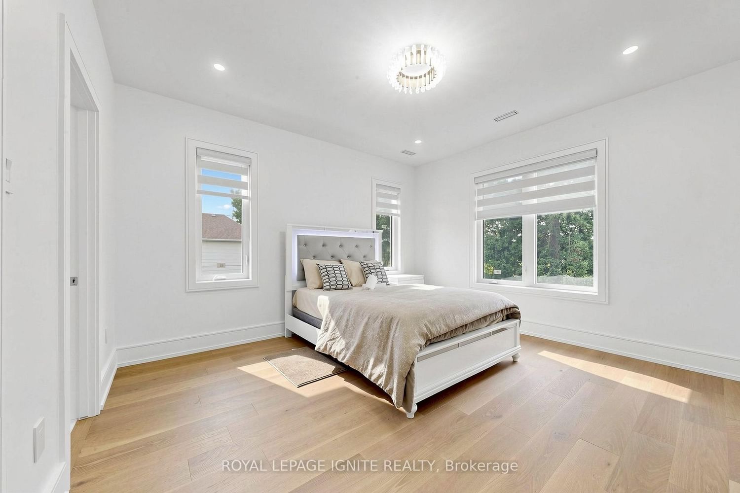 26 Devondale Avenue • Toronto, ON photo 25