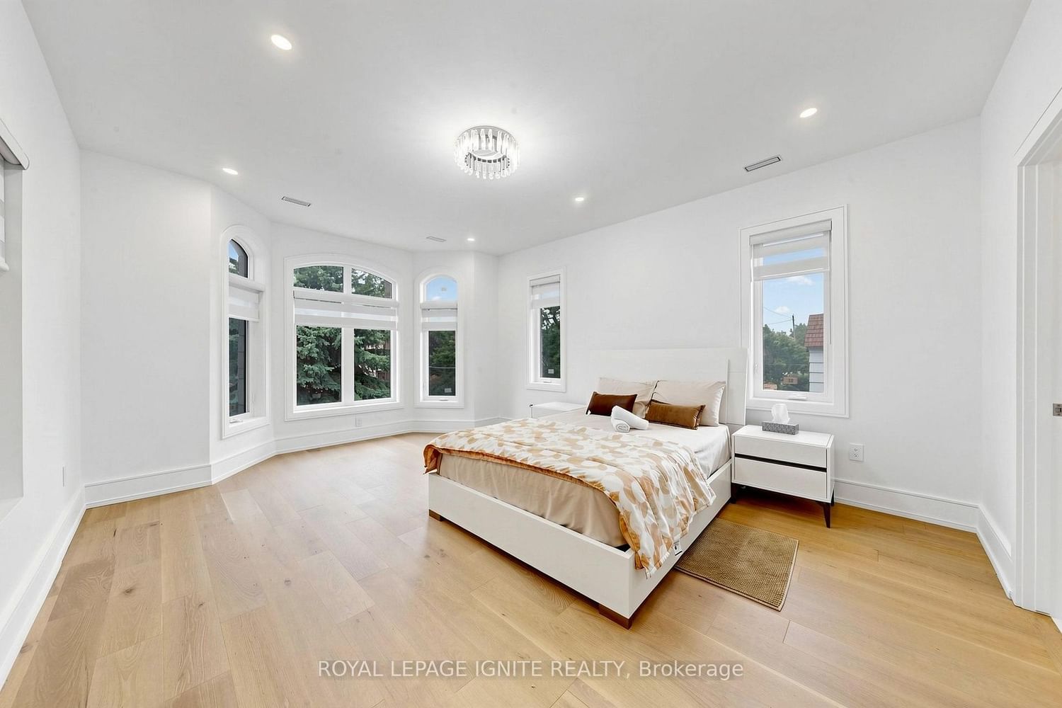 26 Devondale Avenue • Toronto, ON photo 29