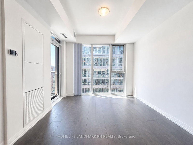 619 - 400 King Street W