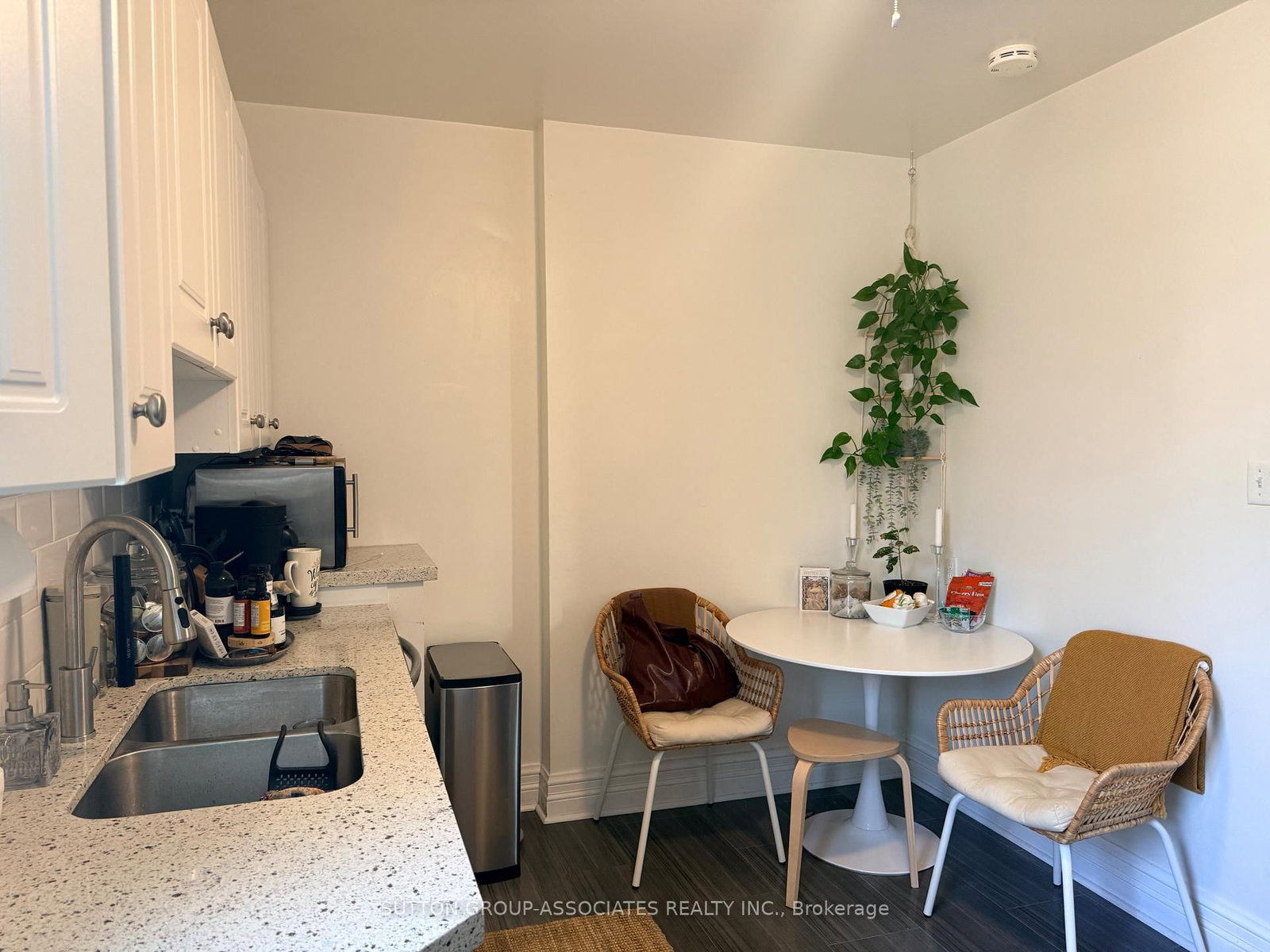 Main - 184 Madison Avenue, Toronto 5