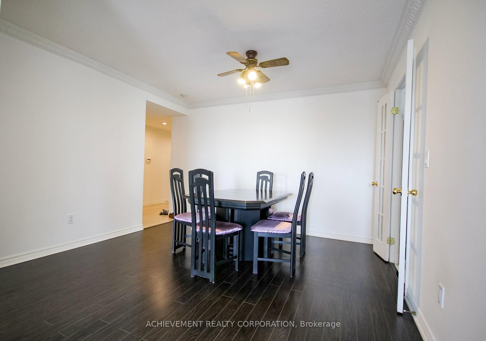 18 Sommerset Way • #1016 • Toronto, ON photo 11