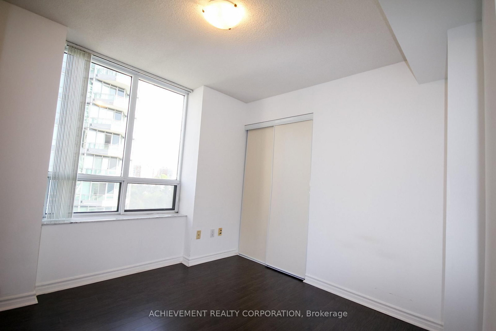 18 Sommerset Way • #1016 • Toronto, ON photo 13
