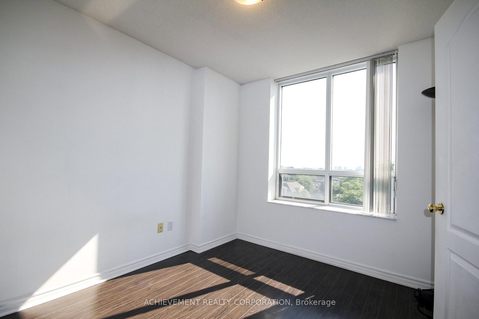 18 Sommerset Way • #1016 • Toronto, ON photo 14