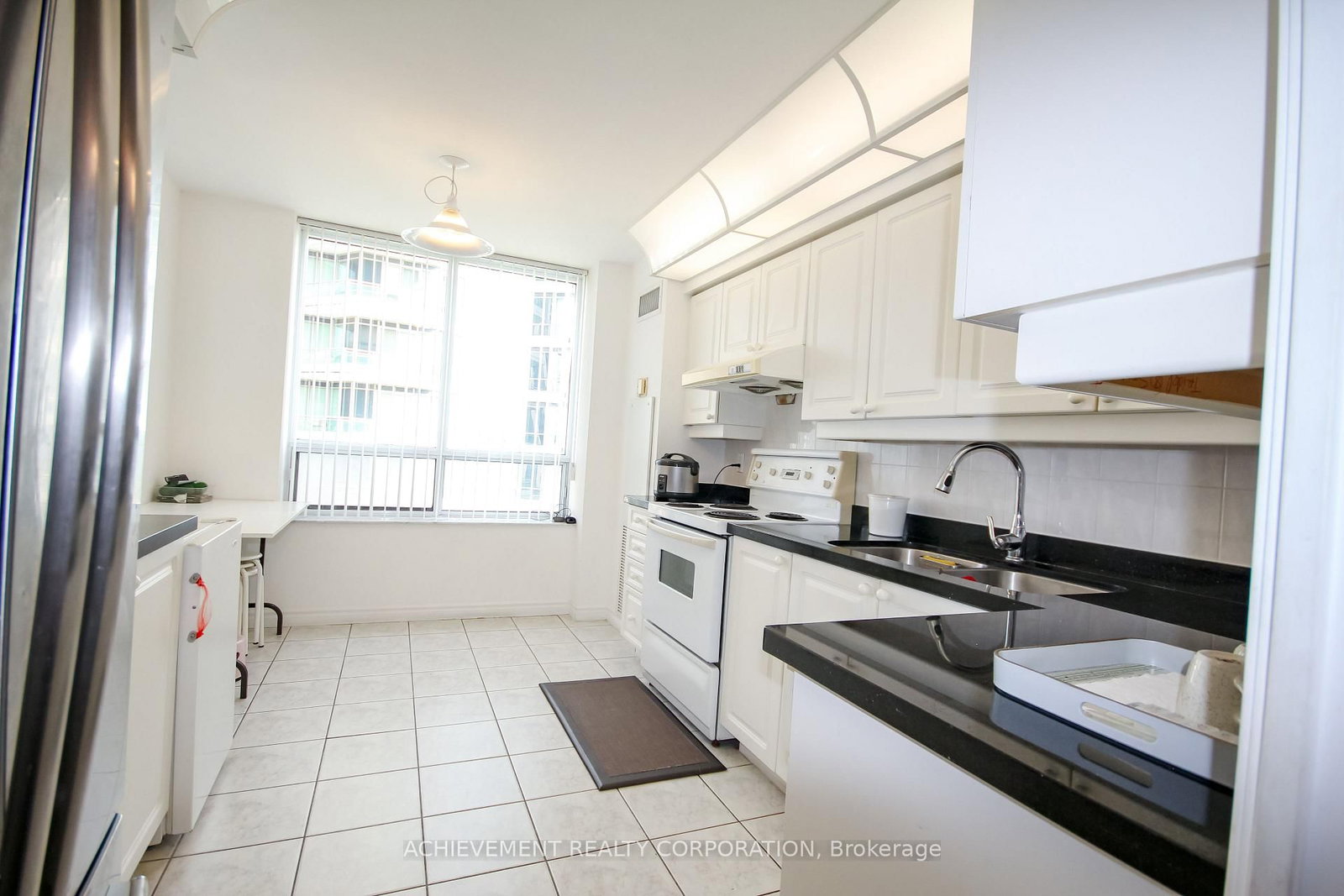 18 Sommerset Way • #1016 • Toronto, ON photo 15
