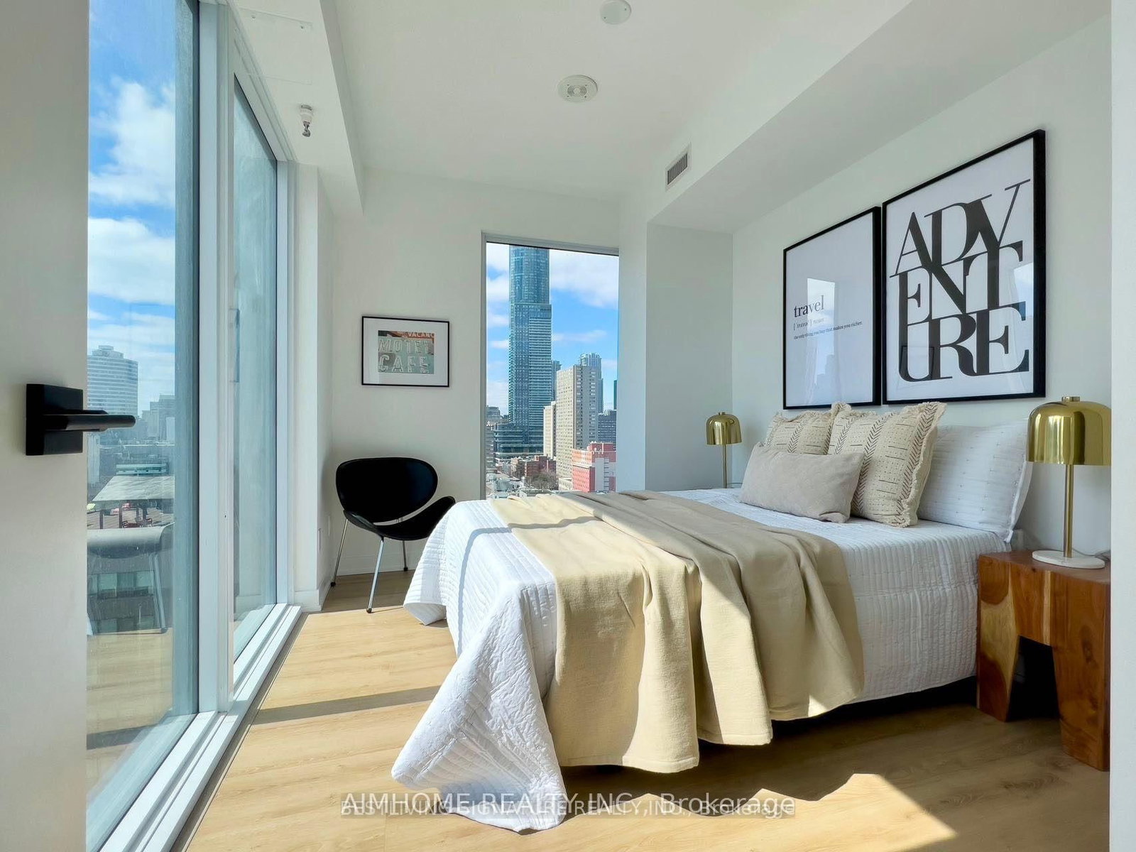 319 Jarvis Street • #1802 • Toronto, ON photo 8