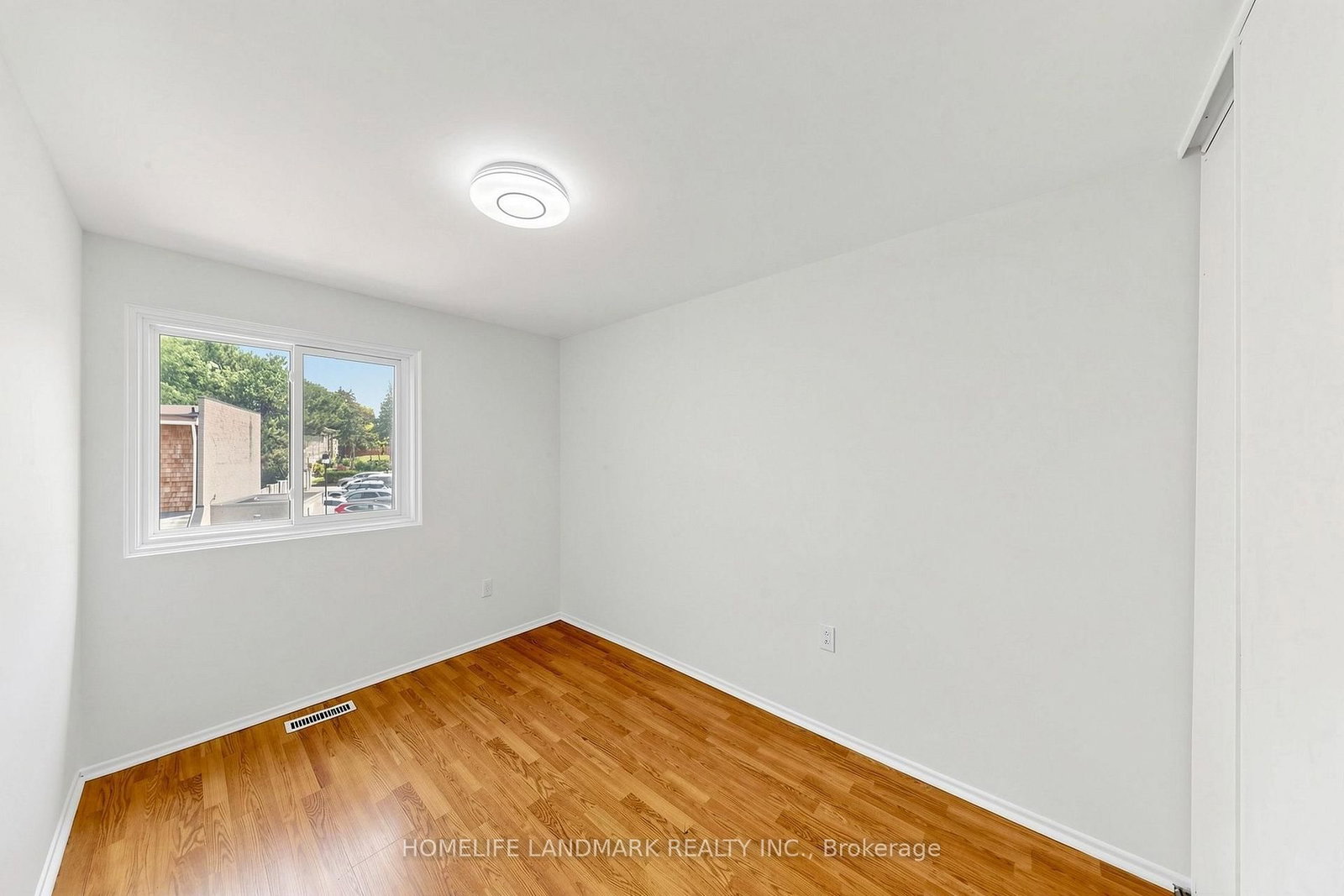 8 Rusty Crest Way • Toronto, ON photo 17