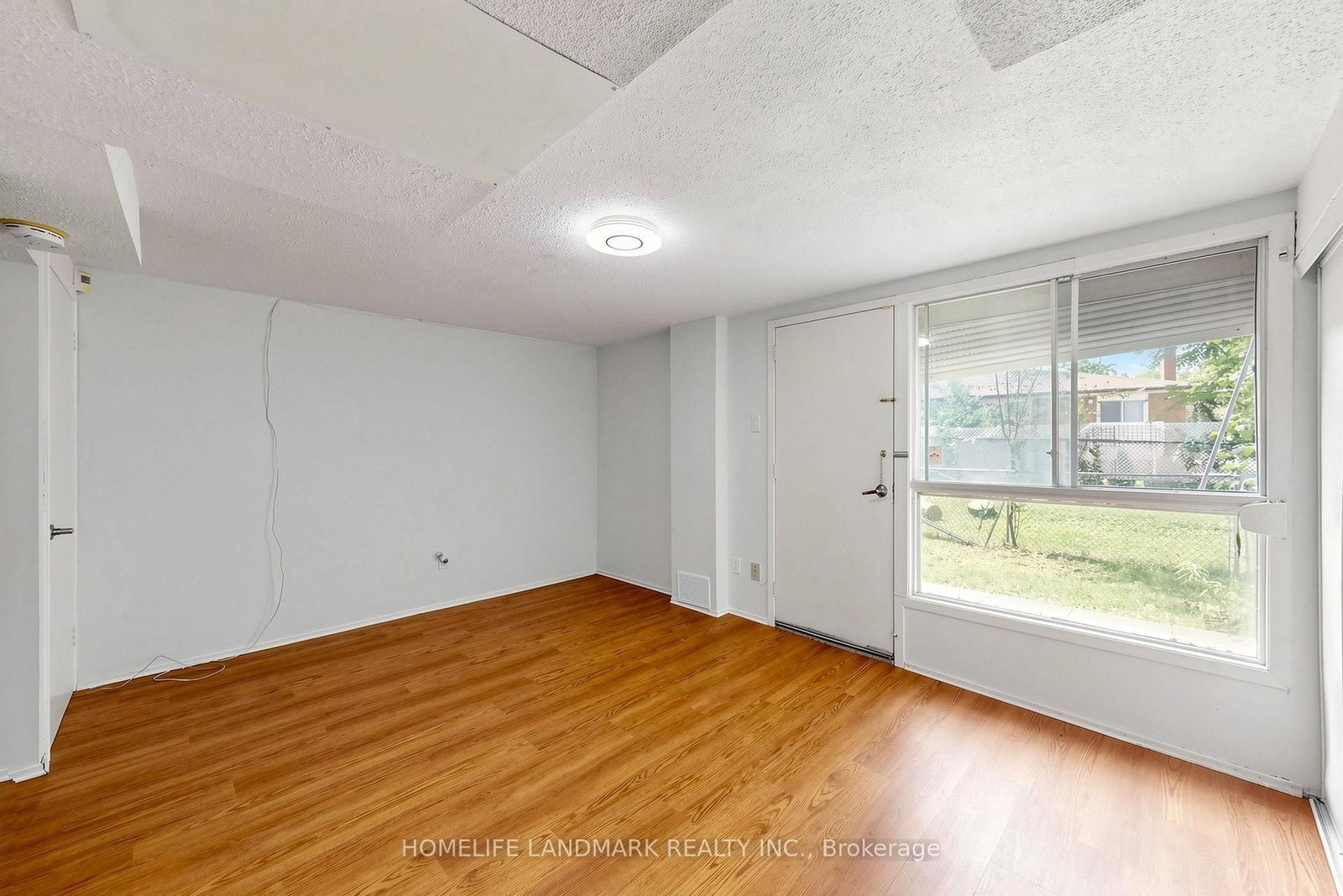 8 Rusty Crest Way • Toronto, ON photo 25