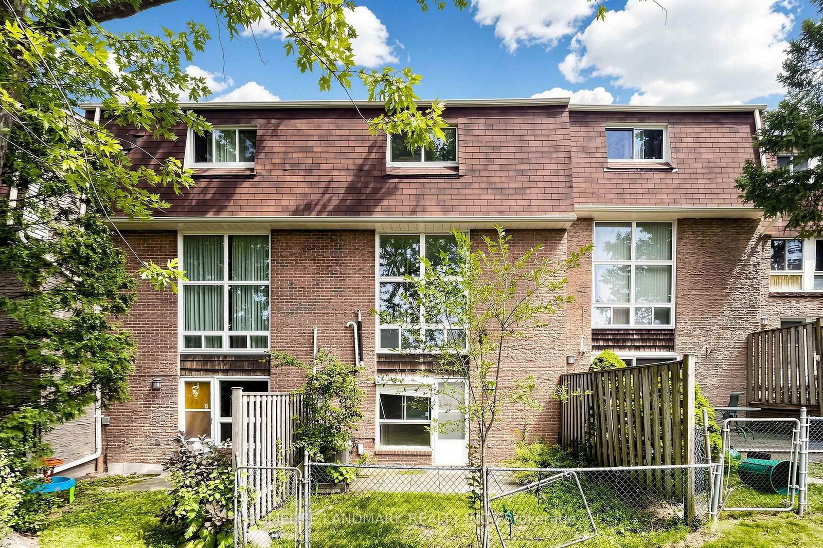 8 Rusty Crest Way • Toronto, ON photo 28