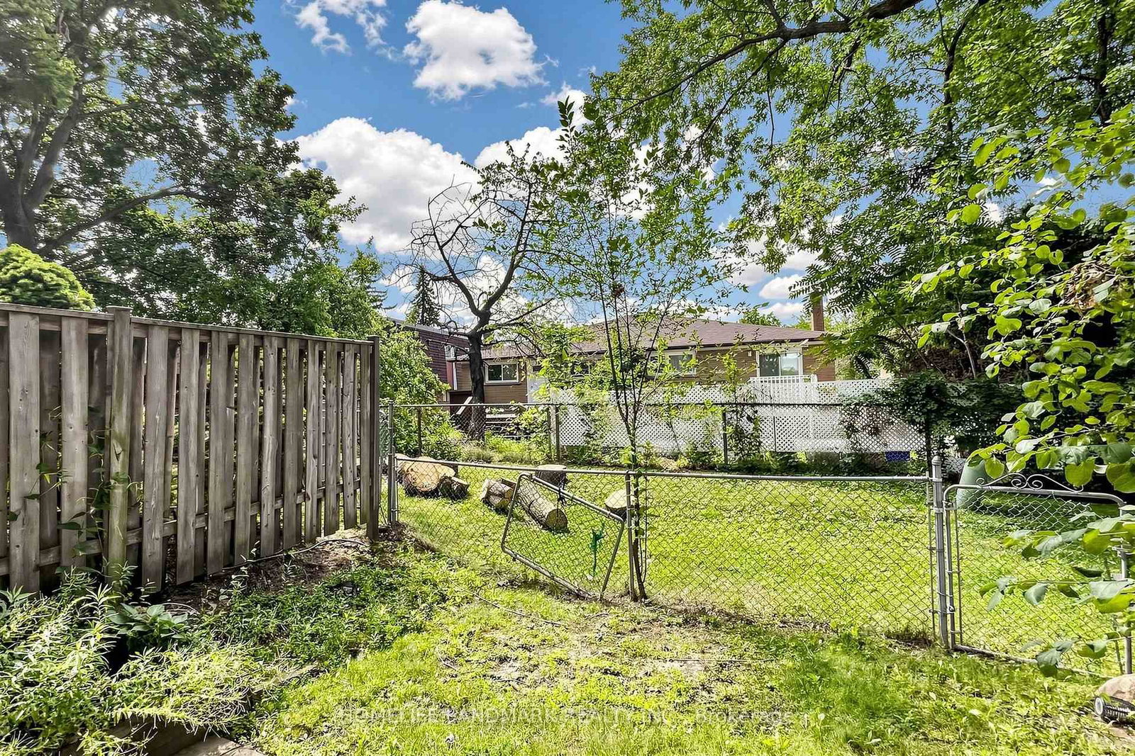 8 Rusty Crest Way • Toronto, ON photo 29