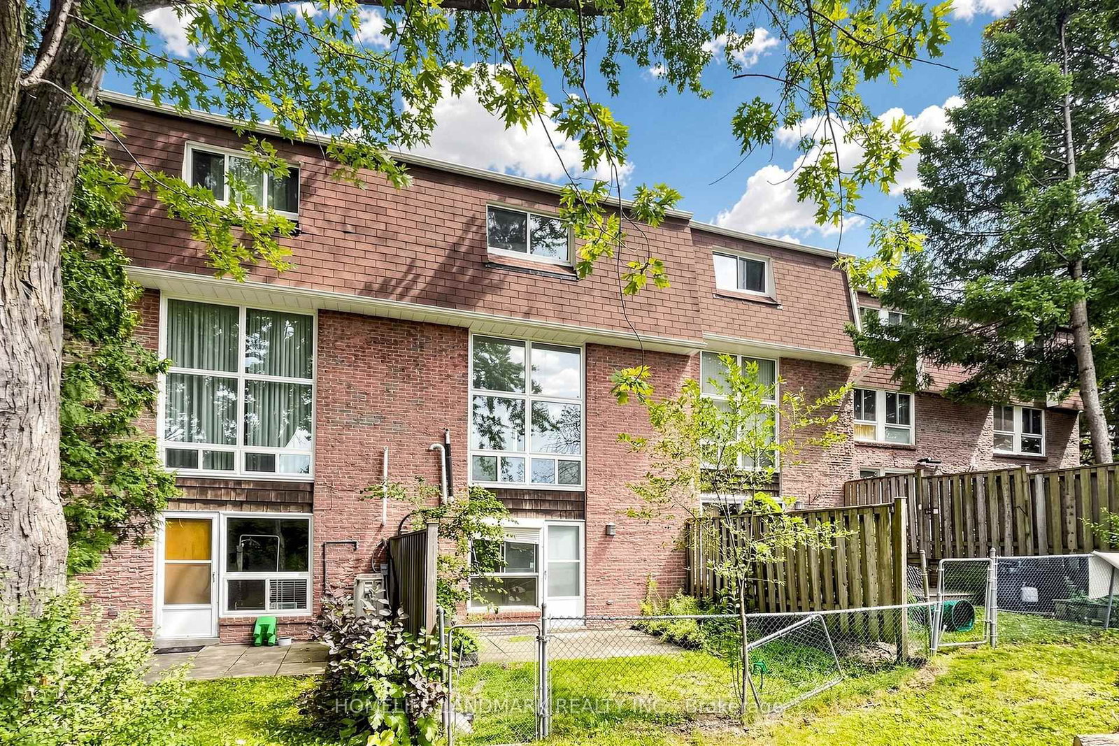 8 Rusty Crest Way • Toronto, ON photo 40