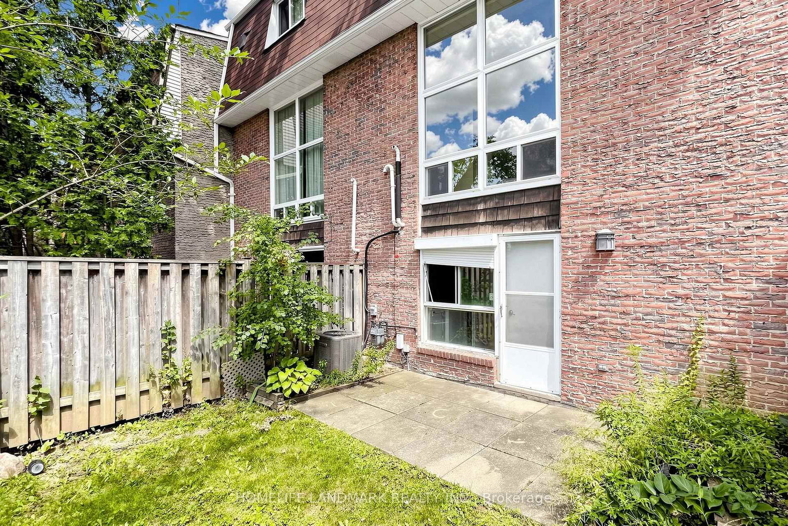 8 Rusty Crest Way • Toronto, ON photo 43