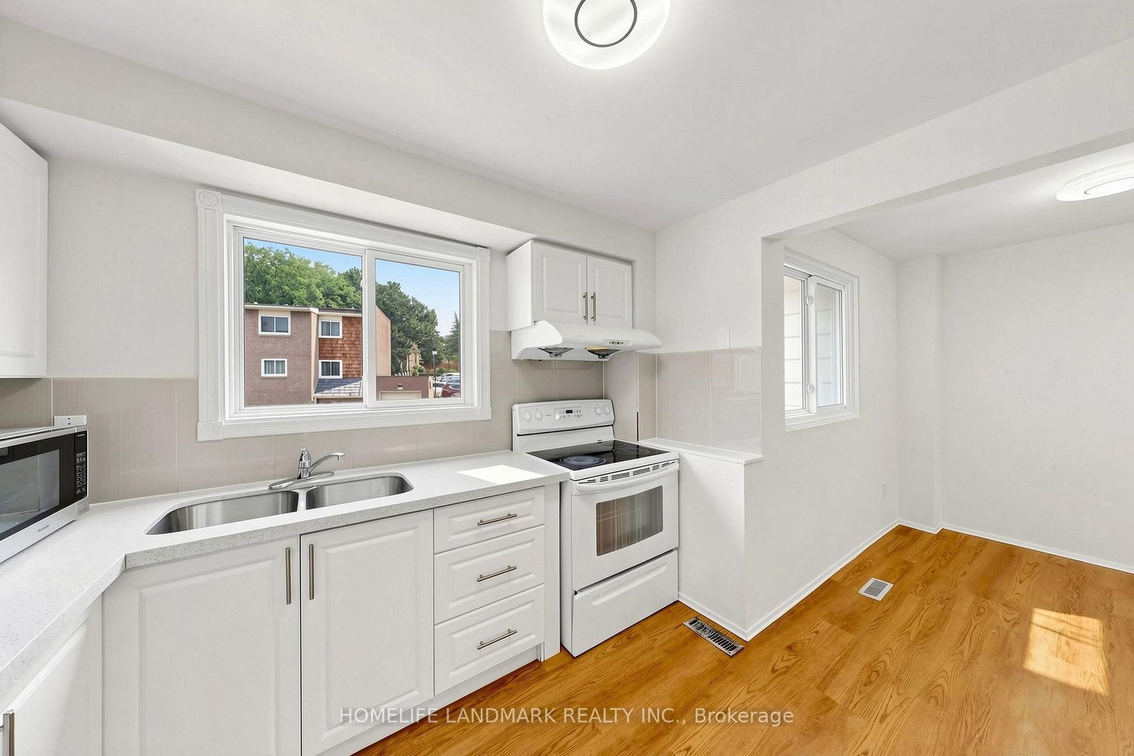 8 Rusty Crest Way • Toronto, ON photo 8