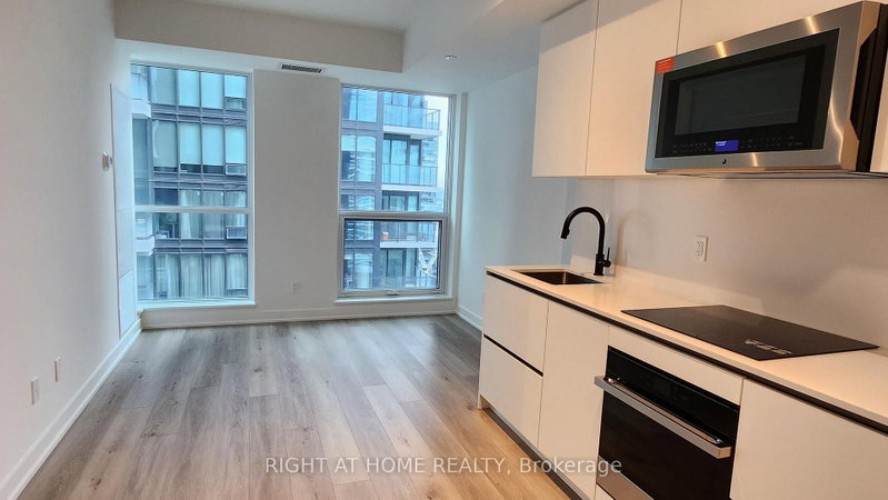 2805 - 327 King Street W