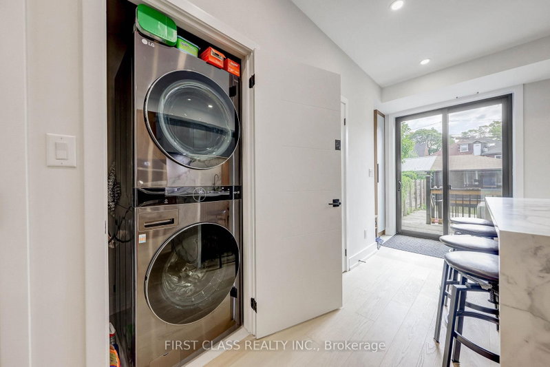 Ensuite 3 - 431 Roxton Road