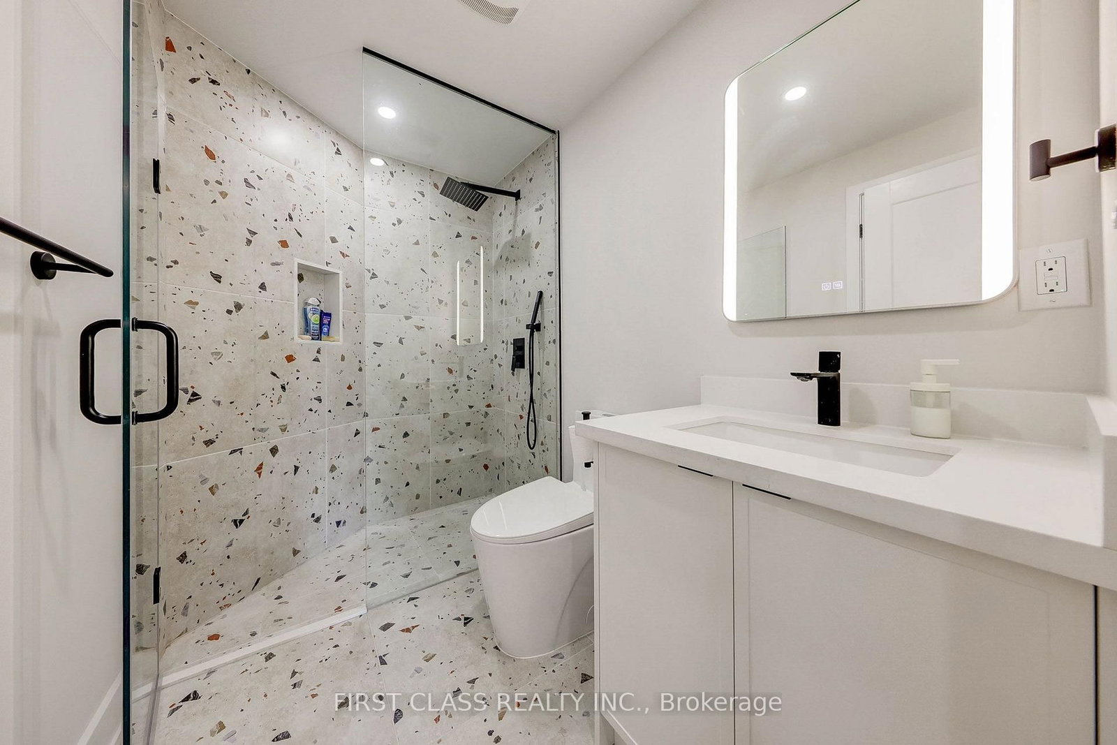 Ensuite 3 - 431 Roxton Road, Toronto 5