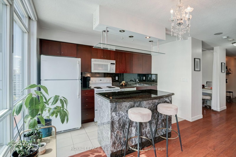 2101 - 381 Front Street W