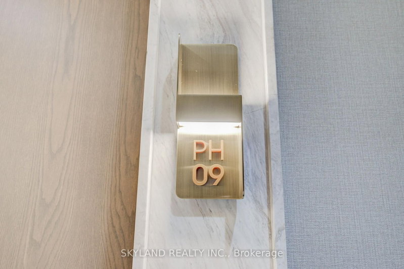 PH 09 - 30 Inn On The Park Drive