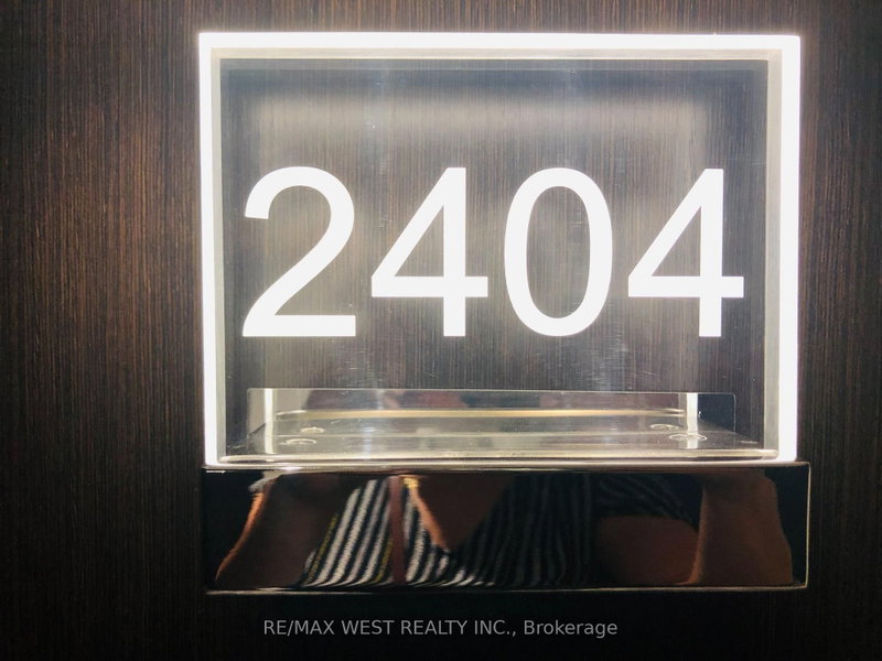 2404 - 2221 Yonge Street