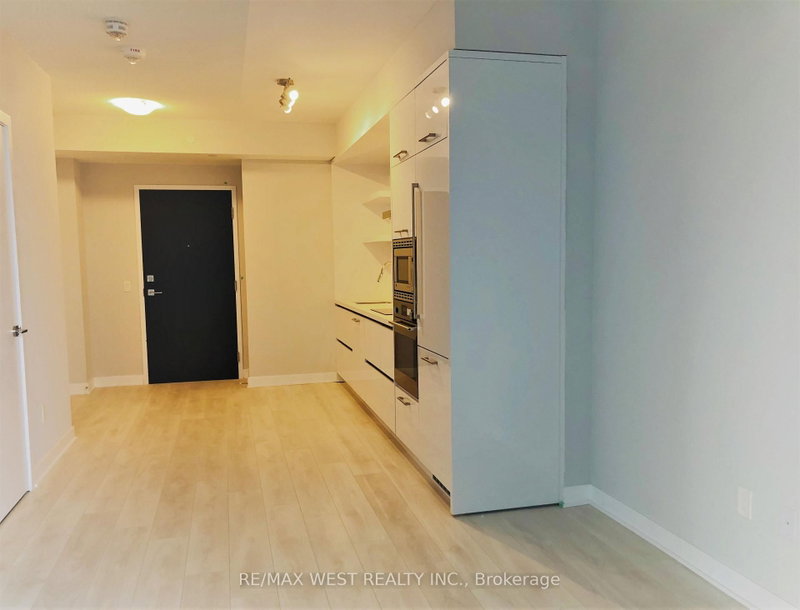 2404 - 2221 Yonge Street