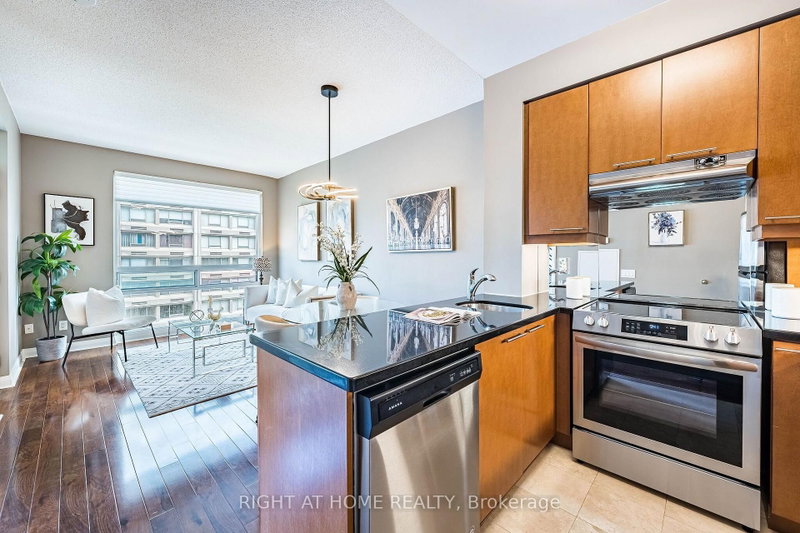 1106 - 1121 Bay Street
