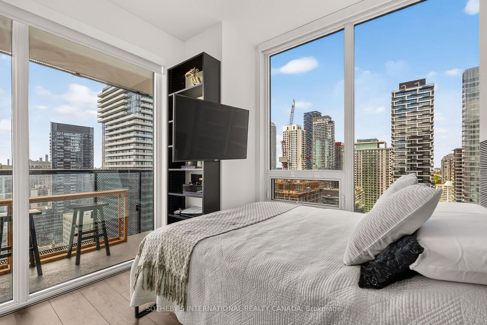127 BROADWAY Avenue • #2302 • Toronto, ON photo 11