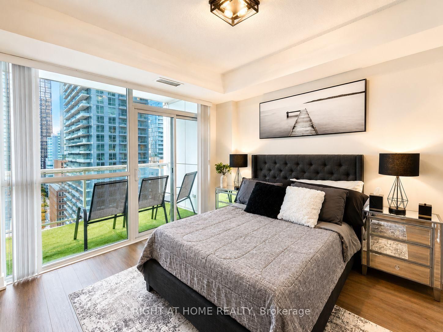 318 Richmond Street W • #1408 • Toronto, ON photo 11